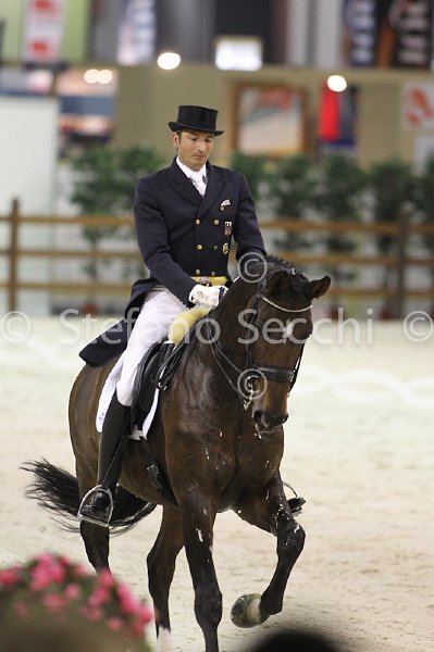 LAUGKS_MEGGLE\'S WELTTALL_MILANO_2011_SS3_9887.jpg